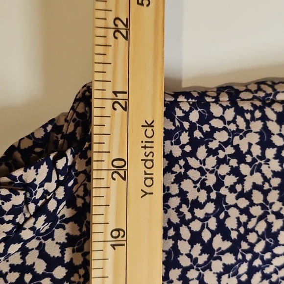 Harlowe & Graham Navy Floral Ruffle Neck Tunic Blouse Size L Boho Romantic Boho - Picture 10 of 11